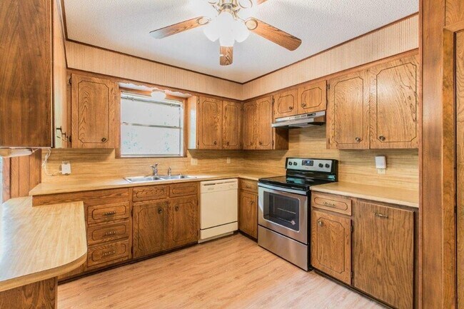 Photo - 3 BEDROOM, NORTH BELTON