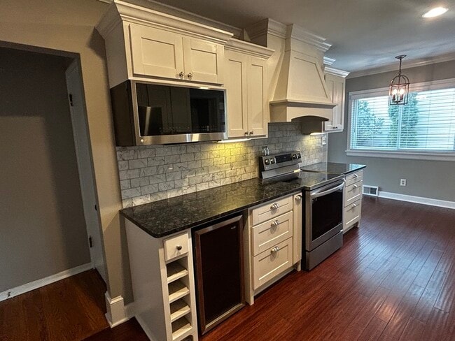 Photo - 2421 Clarendon Ave