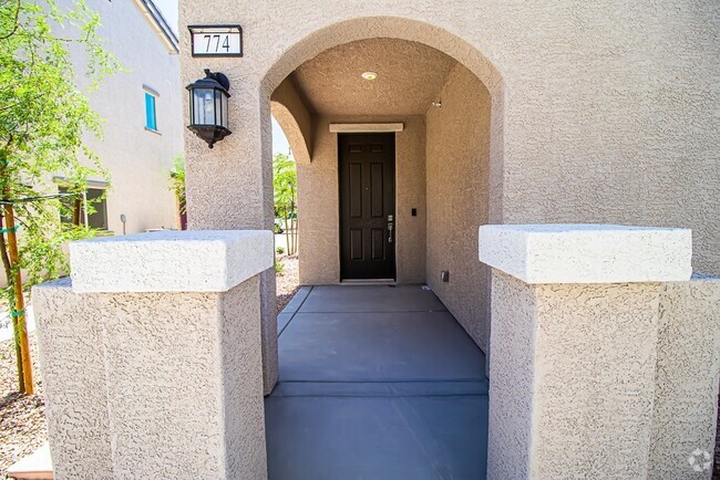 Building Photo - 3BR/ 2.5BA TOWNHOUSE IN North Las Vegas Av...