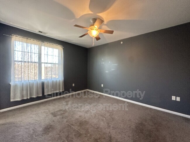 Photo - 5317 Warminster Dr Unit #303