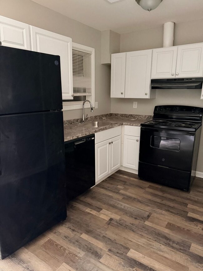 Photo - Newly Renovated 2-Bedroom Townhouse in a Prime Location! Unit B5