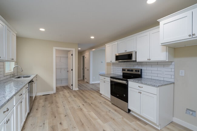 Photo - 185 Garden Ln