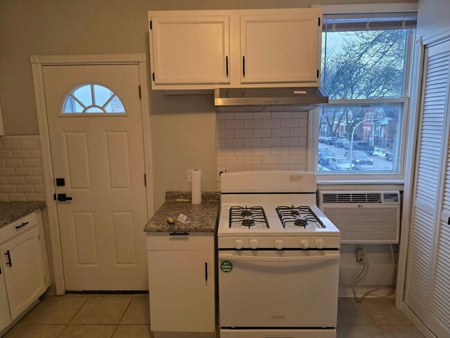 Photo - 3611 S Wood St Unit 2F