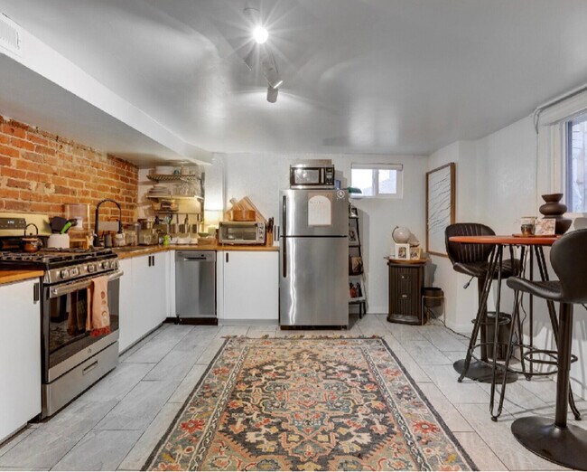 Building Photo - 1266 Lafayette St Unit 4b