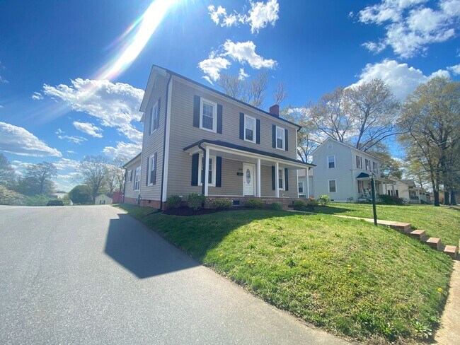 Photo - Beautiful 3 Bed 3.5 Bath House