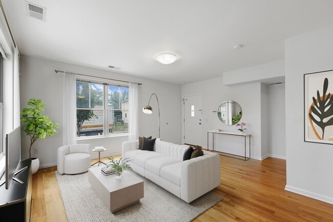 Building Photo - 437 Whiton St Rental