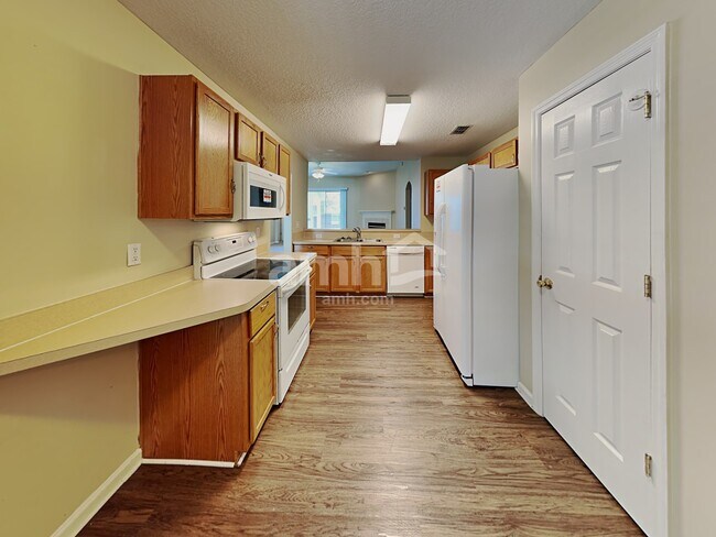 Photo - 482 Portobello Dr