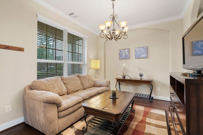 Building Photo - 10 Pintuck Pl