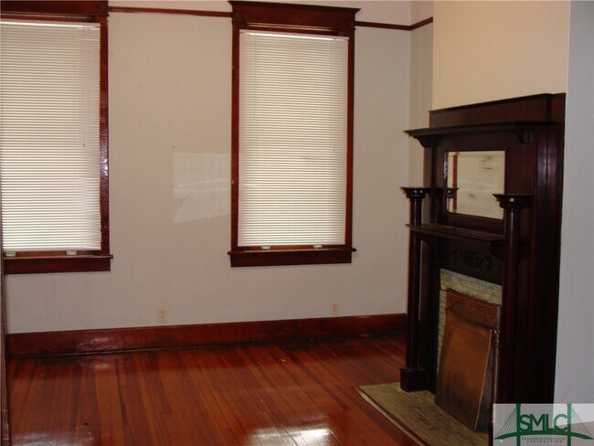 Photo - 509 W 37th St