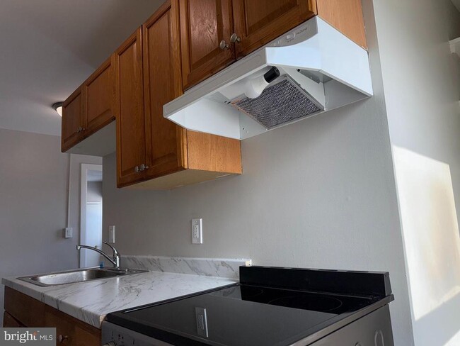 Photo - 706 Chain St