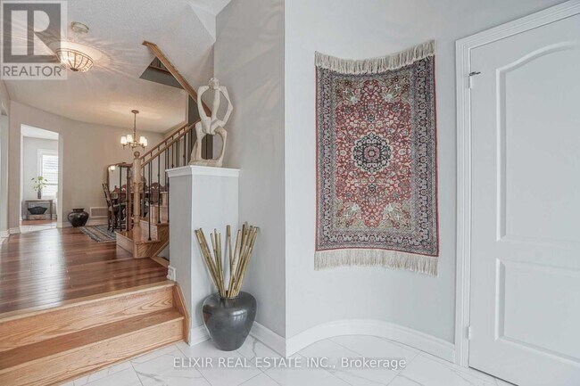 Photo - 32 Florette Pl