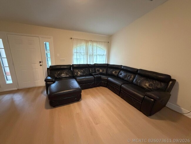 3260 72nd Ave NE