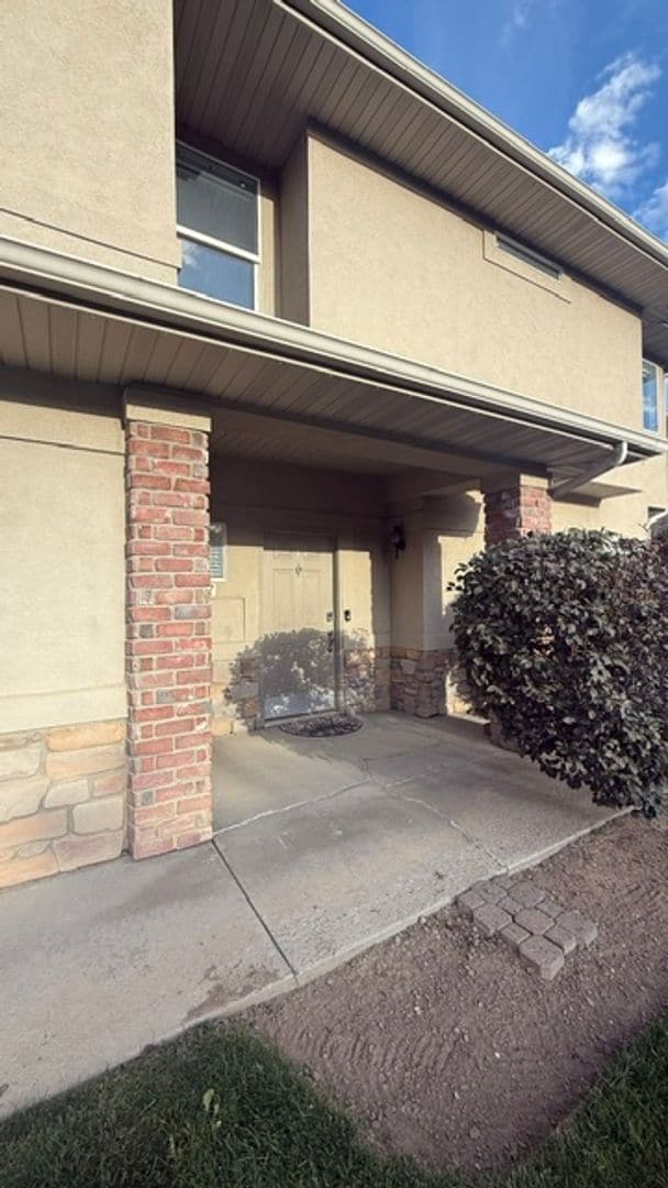 Building Photo - 3 Bedroom/2.5 Bathroom Condo in Riverton
