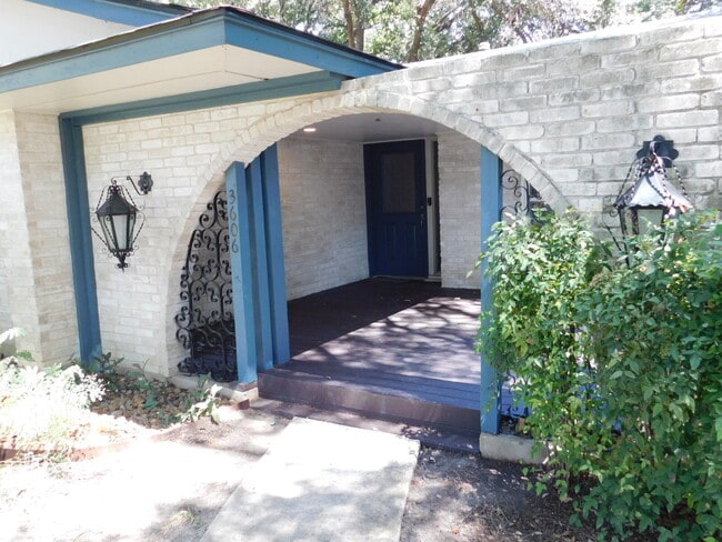 Photo - Three Bed/Two Both Home with Great Parking off Wurzbach and Vance Jackson.