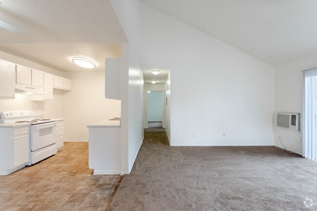2BR, 1BA - 850 SF