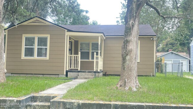 Photo - 5228 Sunderland Rd