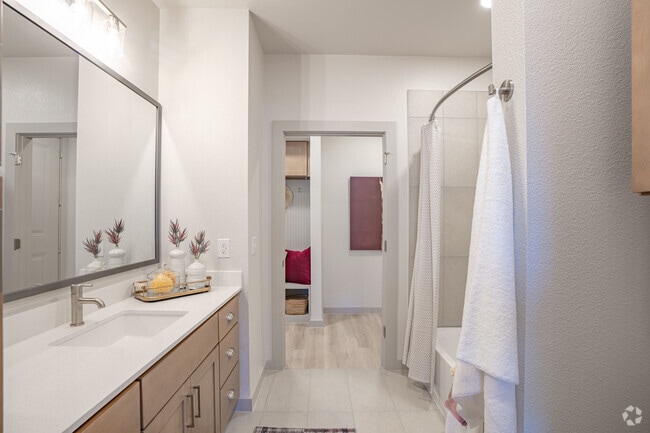 2BR-2BA-1126SF-Bathroom