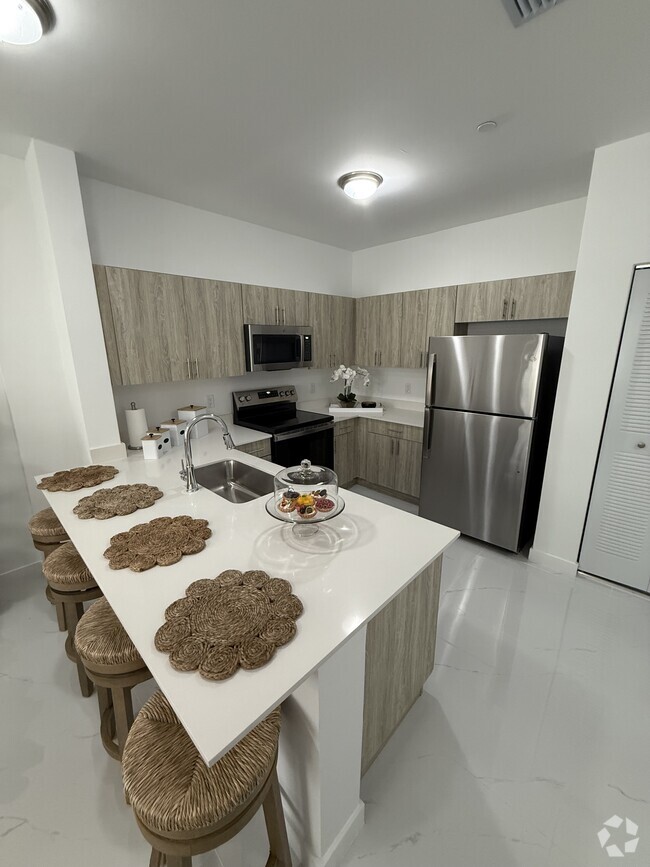 Building Photo - 1001 SW 71st Ct Unit A12 Rental