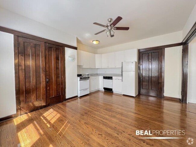 Building Photo - 0 bedroom in CHICAGO IL 60613 Unit 04 Rental