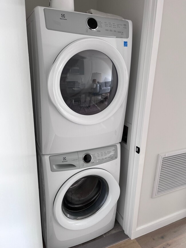 Photo - 1390 Putnam Ave Unit 4R