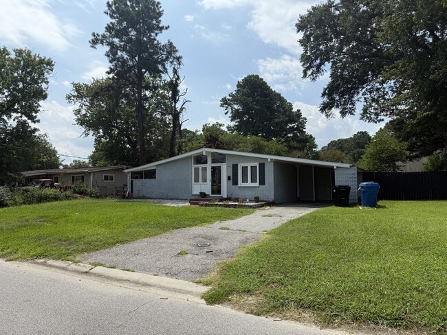 Building Photo - 1021 Mineola Dr