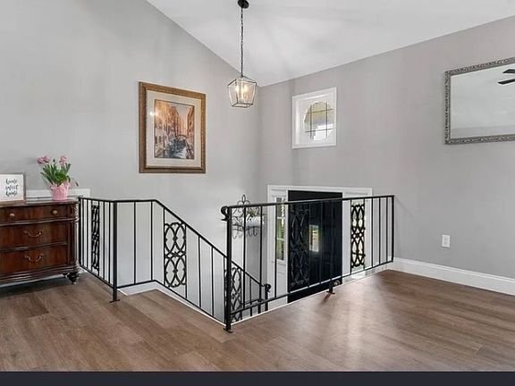 Photo - 3704 Hilldale Dr NE