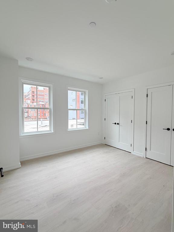 Building Photo - 208 Vine St Unit 3G