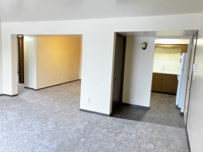 Front Entry/Dining Room View - 1210 Northfield Ave NE Unit 12