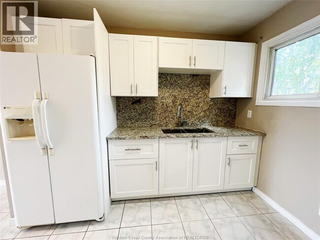 Photo - 6322 Thornberry Crescent