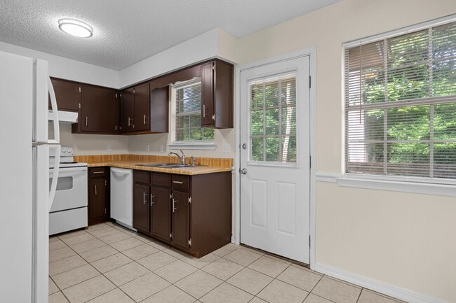 Photo - 501 S Edgewood Cir