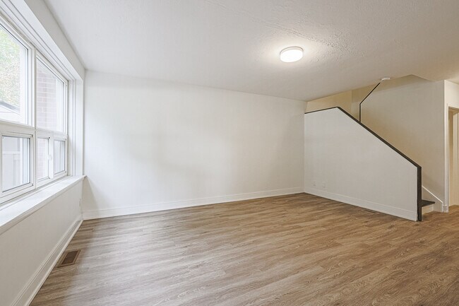 Photo - 2029-2055 Victoria Park Ave