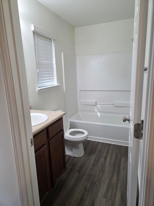 Photo - 103 Five Oaks Ct