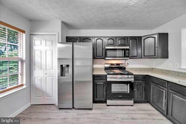 Photo - 2406 Lemontree Ln