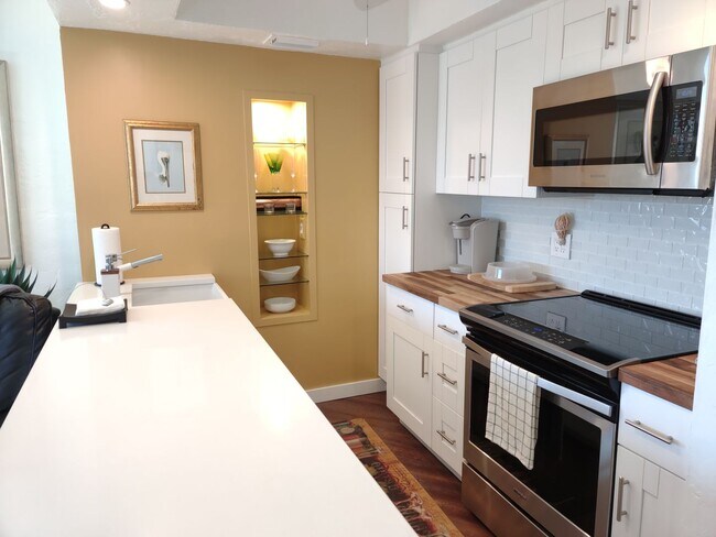 Photo - Seasonal Short-Term Condo located in Downtown Venice Island! Unidad 221