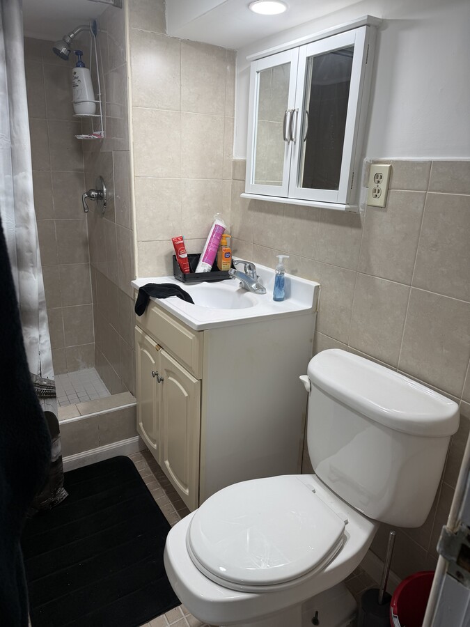 Photo - 162 Queens Ave Unit Basement apartment