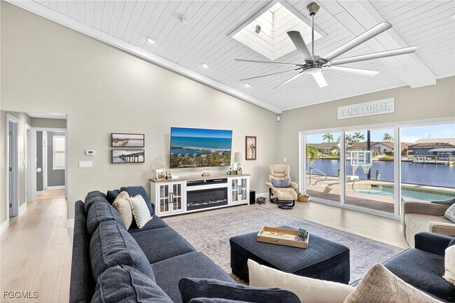 Photo - 611 SW 57th St House