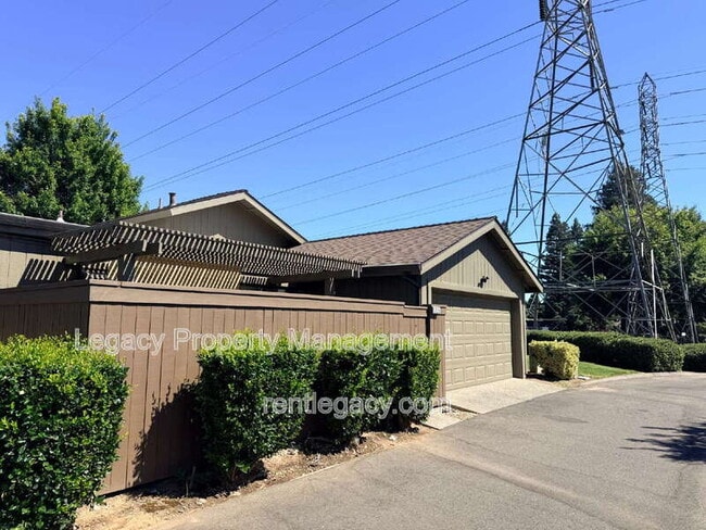 Photo - 255 Munroe St