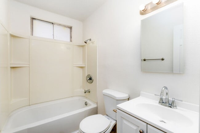 Photo - 2085 Franklin Ave Unit 2085 1/2 Franklin Ave