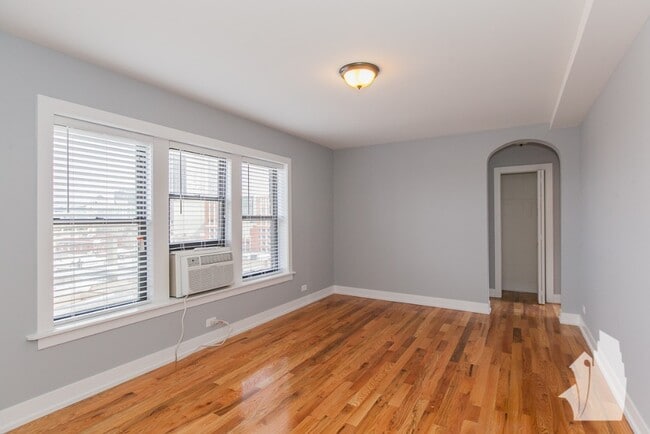 Photo - 560 W Arlington Pl