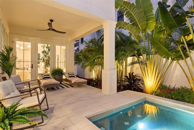 Building Photo - 321 12th Ave NE