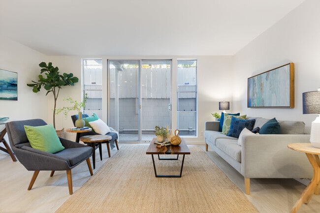 Photo - 811 York St Unit 131