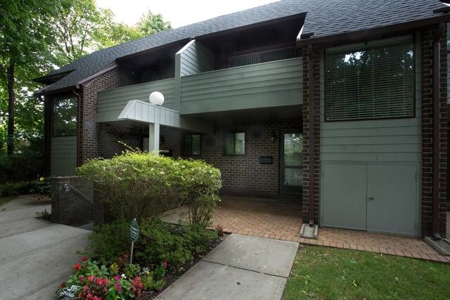 Fairfield Townhouses At Lawrence