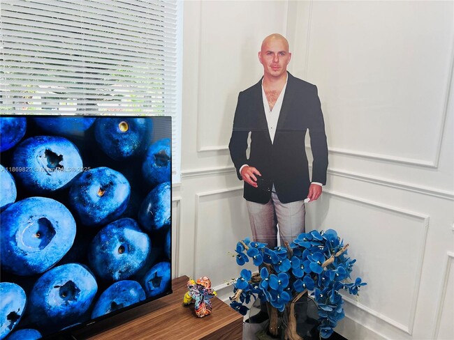 Photo - 919 NW 49th St