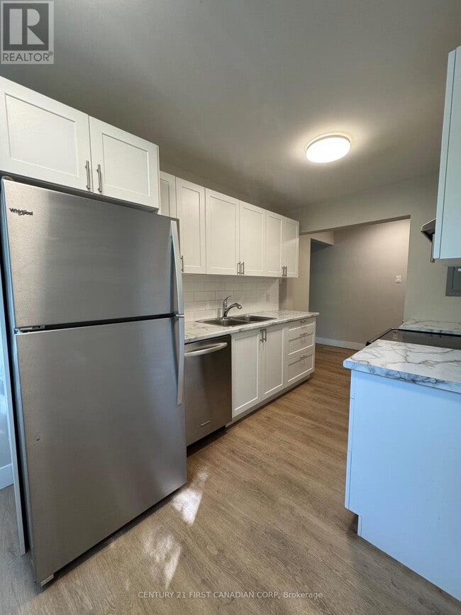 Photo - 75 High St Unité 323