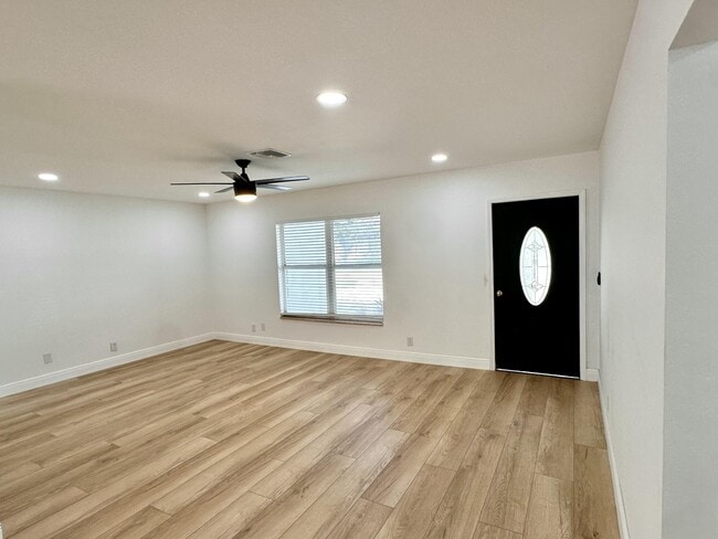 Photo - 127 Cordoba Cir