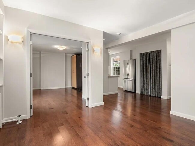 Photo - 7 Primus Ave