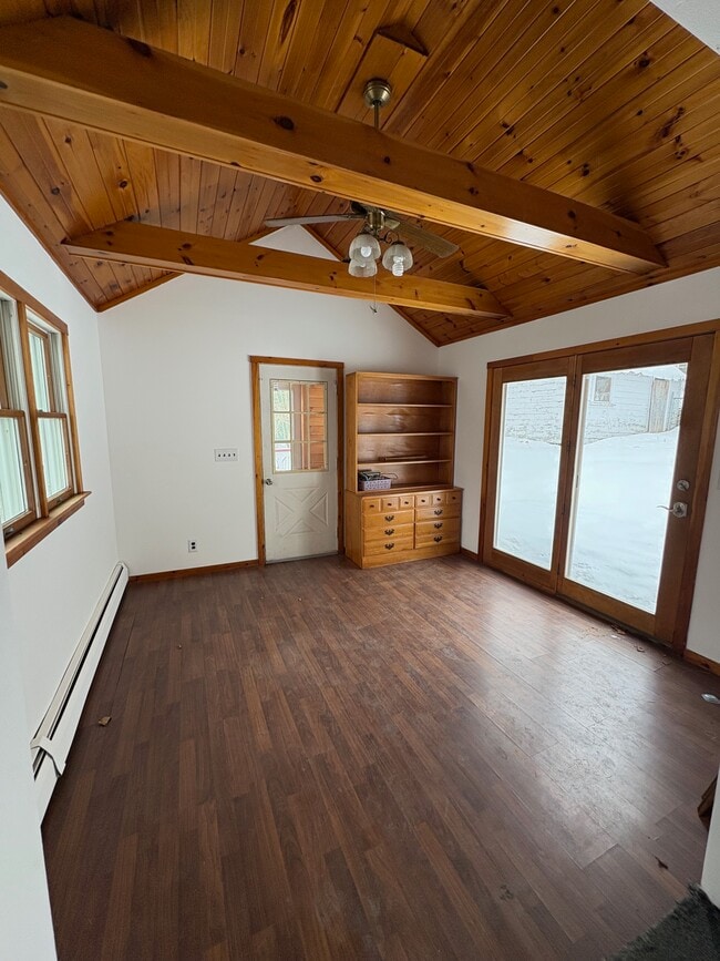 Den/Office space - 32 Front St