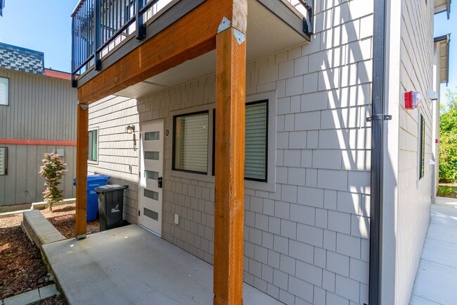 Building Photo - 2 Bedroom Luxury New Construction Cottage - Standalone Alone Home - Location Location Location