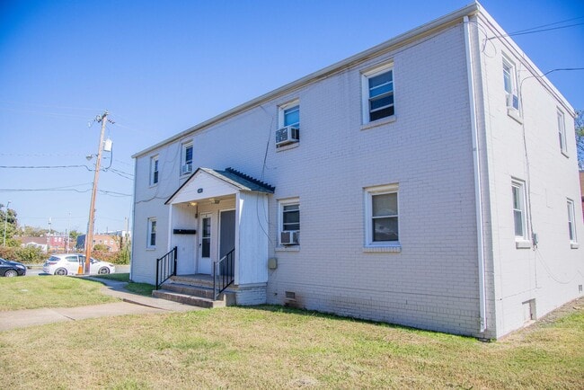 Building Photo - 1903 Grayland- 2 Bedroom in Randolph 1/2 off first month! Unit 1903-B