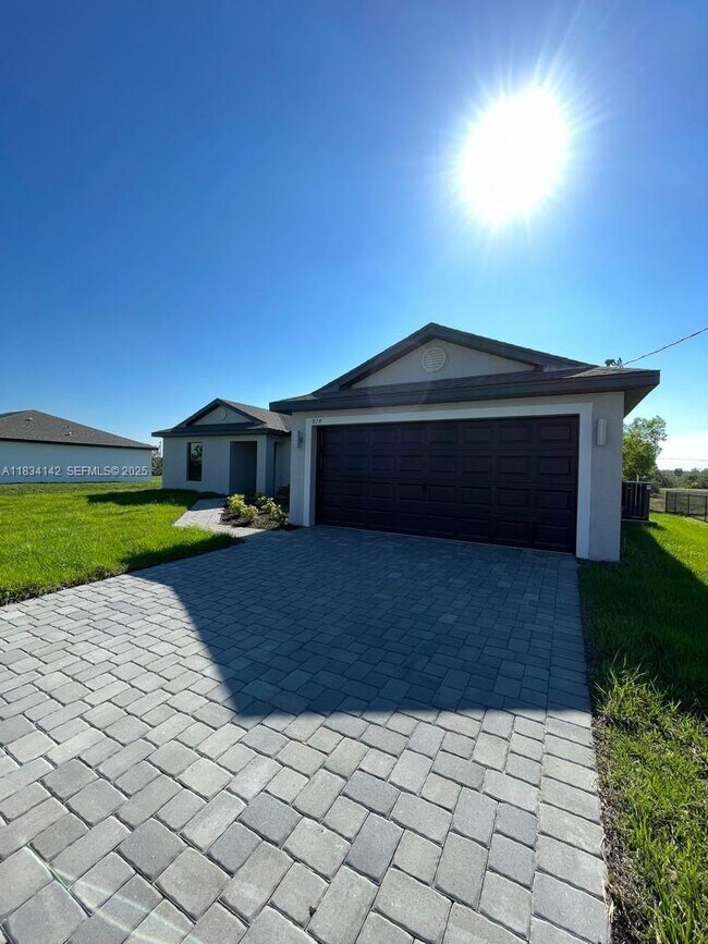 Photo - 861 Winwood Cir